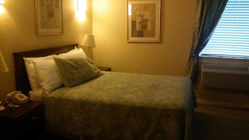 Athens Hotel & Suites Houston Extérieur photo